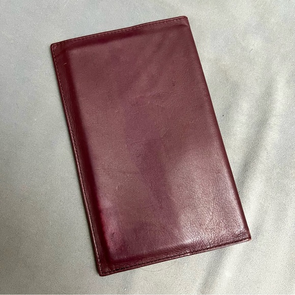 PATEK PHILIPPE Burgundy Leather Watch Documents Folder

8x5 inches - Picture 3 of 3